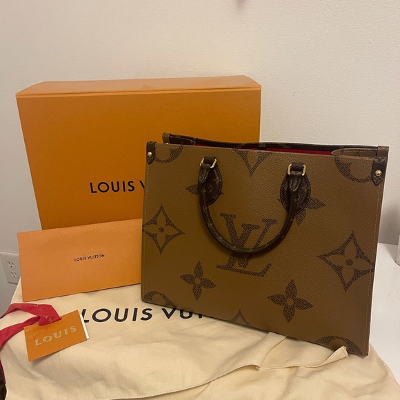 LOUIS VUITTON ON THE GO MM MONOGRAM PURSE - Picture 2 of 10